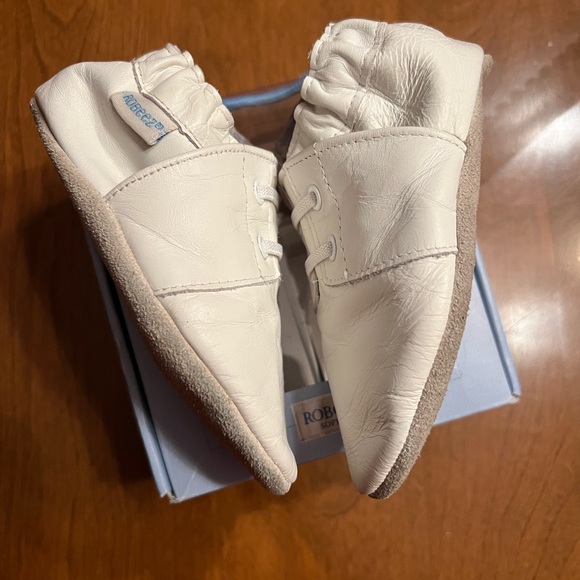 Robeez special occasion white leather 18-24mo shoe EUC - Picture 2 of 9